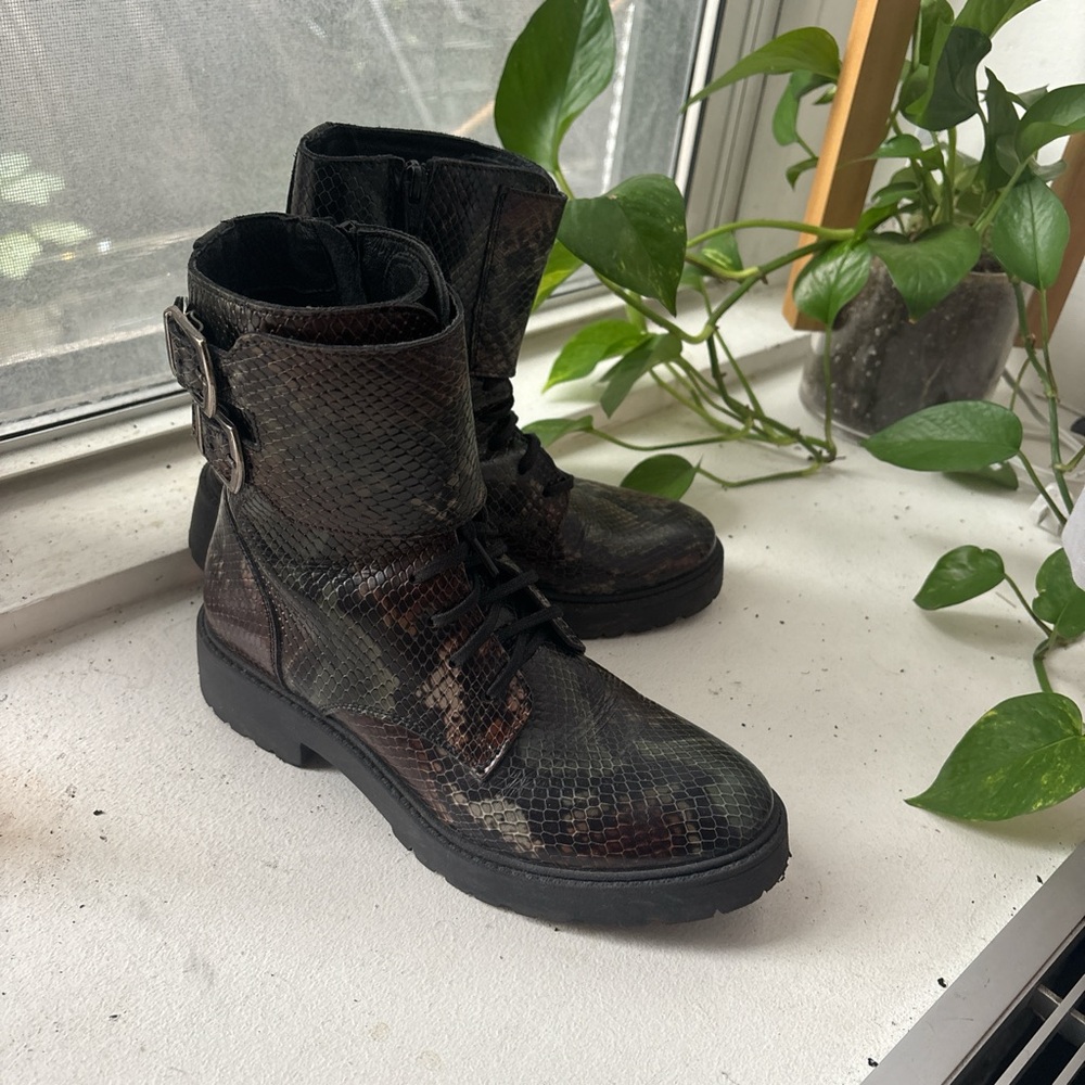 Stylish Camouflage Lace-Up Boots